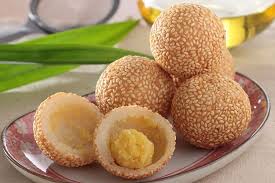 Resep OndeOnde Kue Tradisional dengan Isian Kacang Hijau