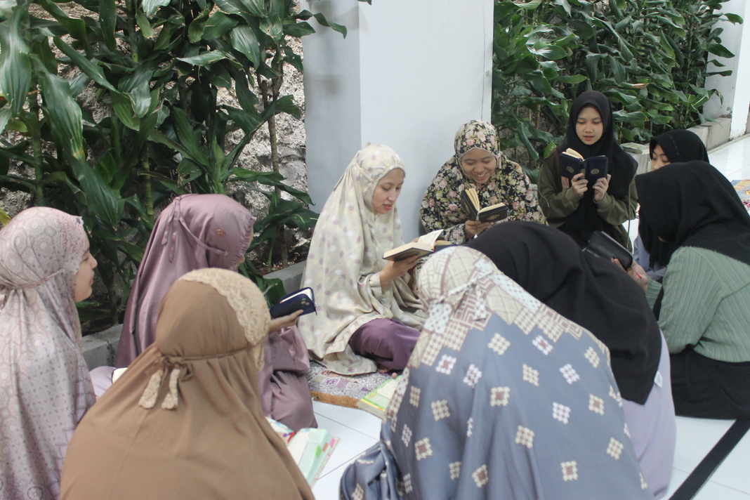 Belajar dari Dapur Pesantren: Pendidikan Karakter Lewat Piring Makan