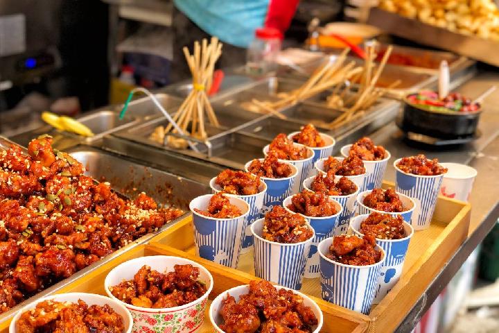 Promosi Menu Viral Lewat Sosmed: Raih Kesuksesan Bersama Rajakomen.com