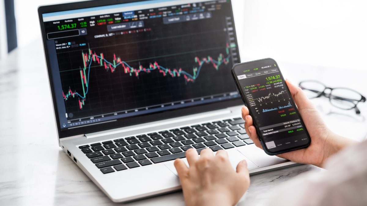 Memaksimalkan Promosi Edukasi Trading Melalui Sosial Media Bersama Rajakomen.com