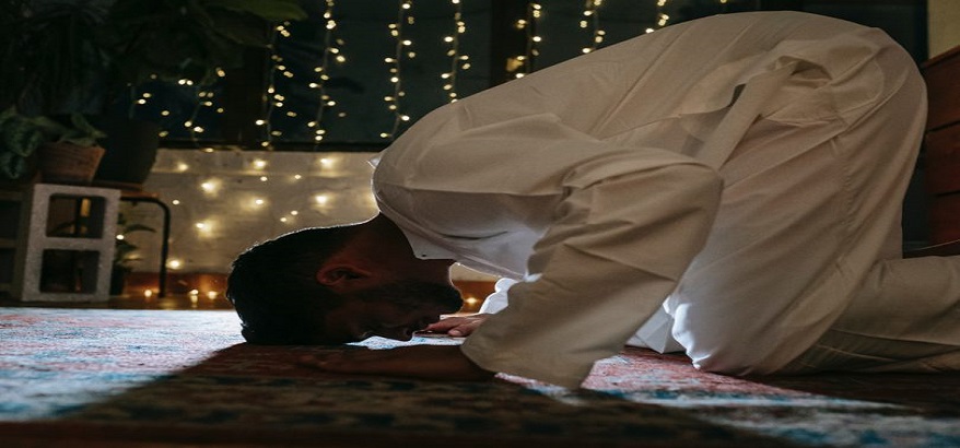 Seorang Hamba Dekat Dengan Allah, Ketika Sujud Dalam Salat