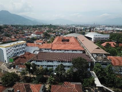 Pembinaan Akhlak Mulia di Boarding School Al Masoem Bandung: Strategi dan Implementasi